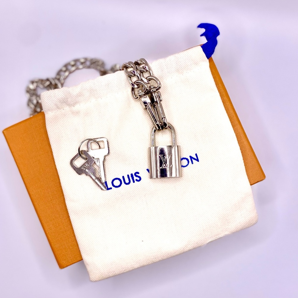 LOUIS VUITTON Bundle Silver Lock + Key 318 + Chain + Box + Dust Bag